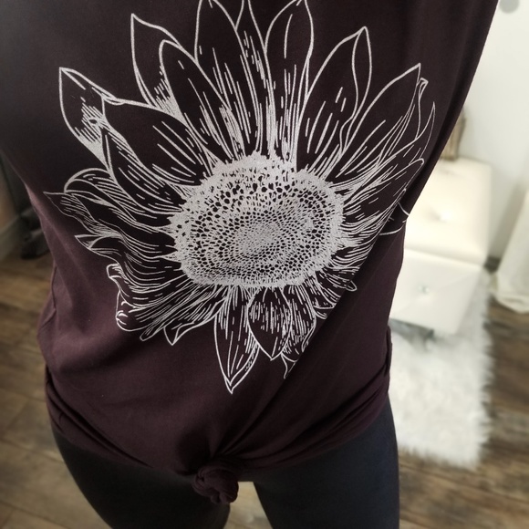 🅱️Last1️⃣Sunflower Graphic Tees Long Length Top - Picture 4 of 7